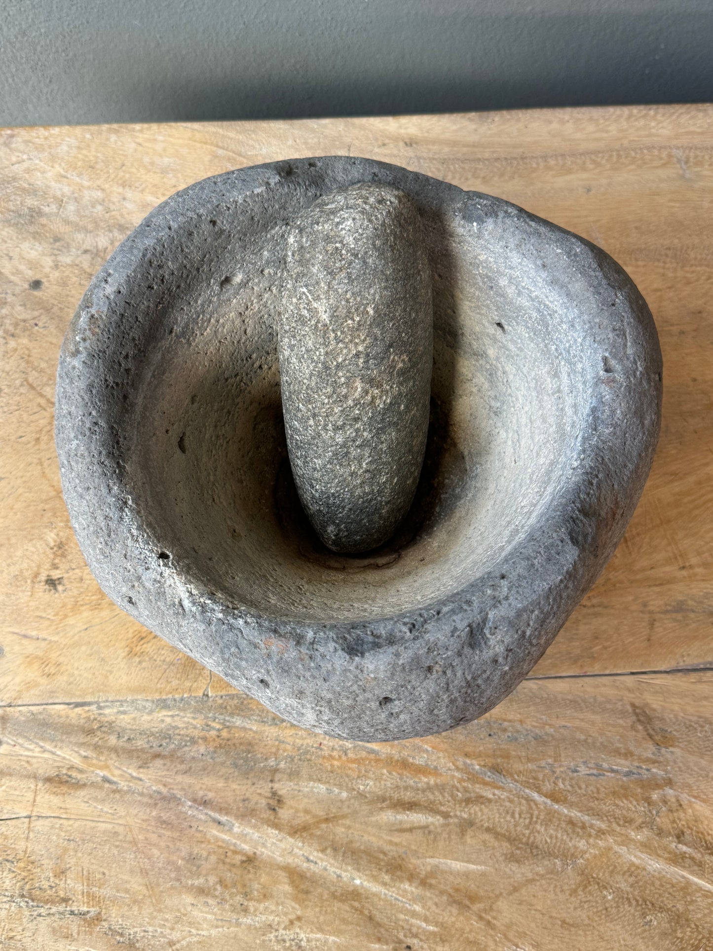 River Stone Mortar and Pestle From Guanajuato / Molcajete Antiguo De Piedra De Rio