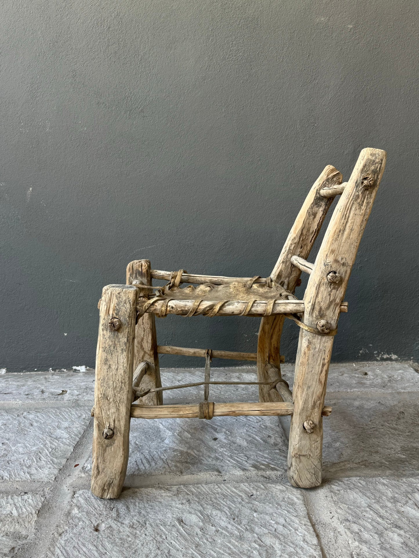 Primitive Chair From Taos Pueblo, New Mexico / Silla Primitiva De Nuevo México