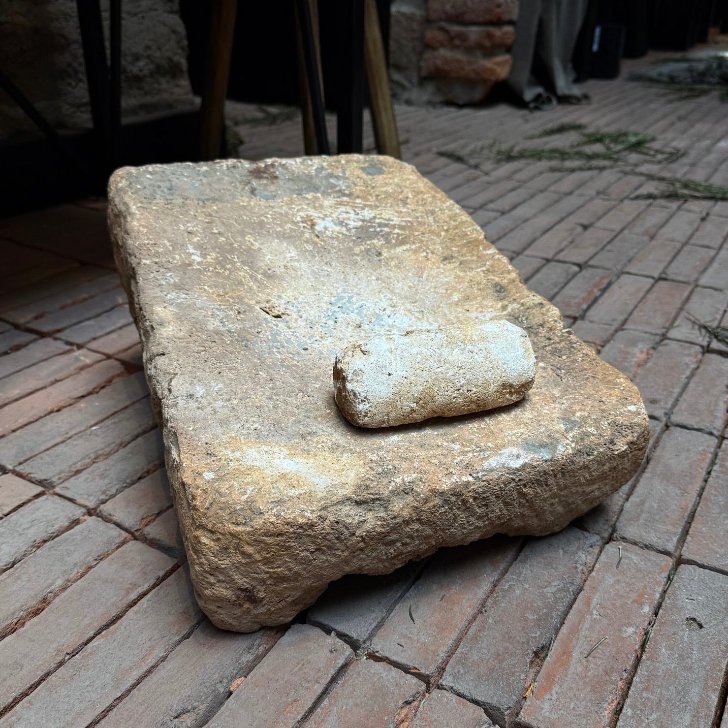 Stone Mortar From Yucatán/ Metate Antiguo De Yucatán