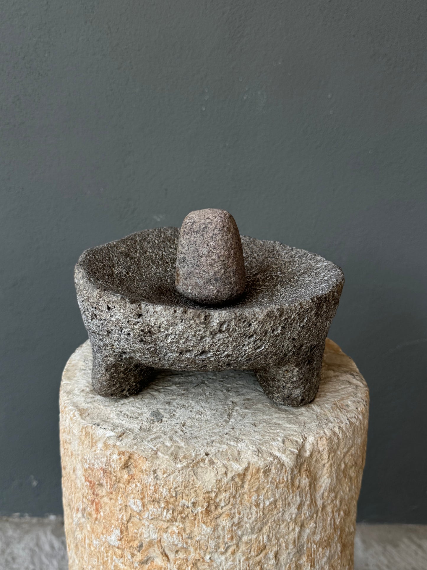 Stone Mortar With Pestle From Guanajuato/ Molcajete Con Mano De Guanajuato