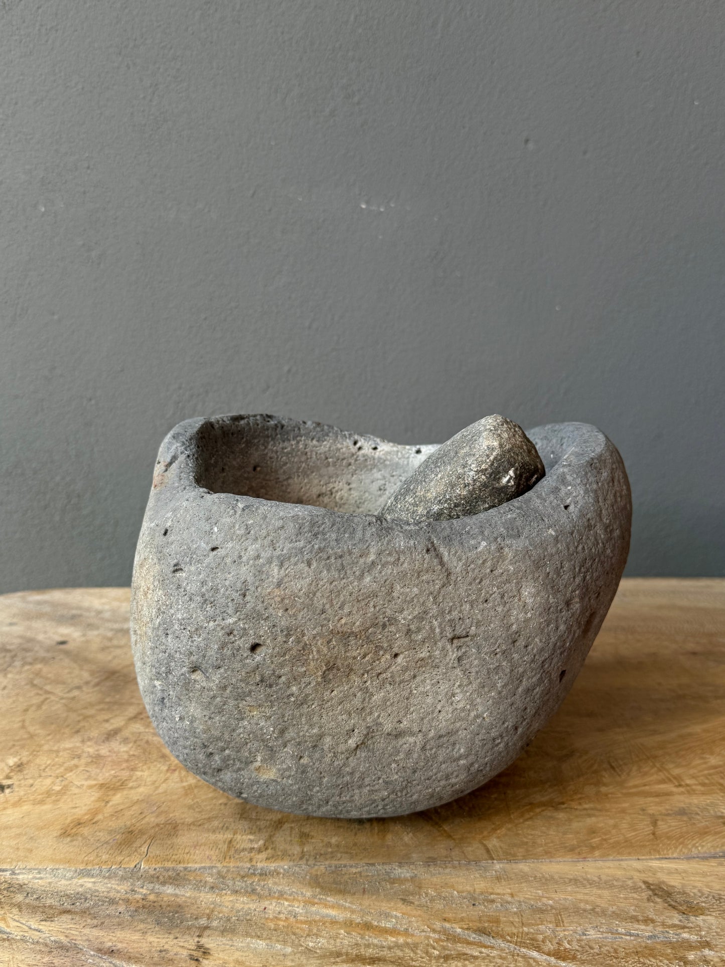 River Stone Mortar and Pestle From Guanajuato / Molcajete Antiguo De Piedra De Rio
