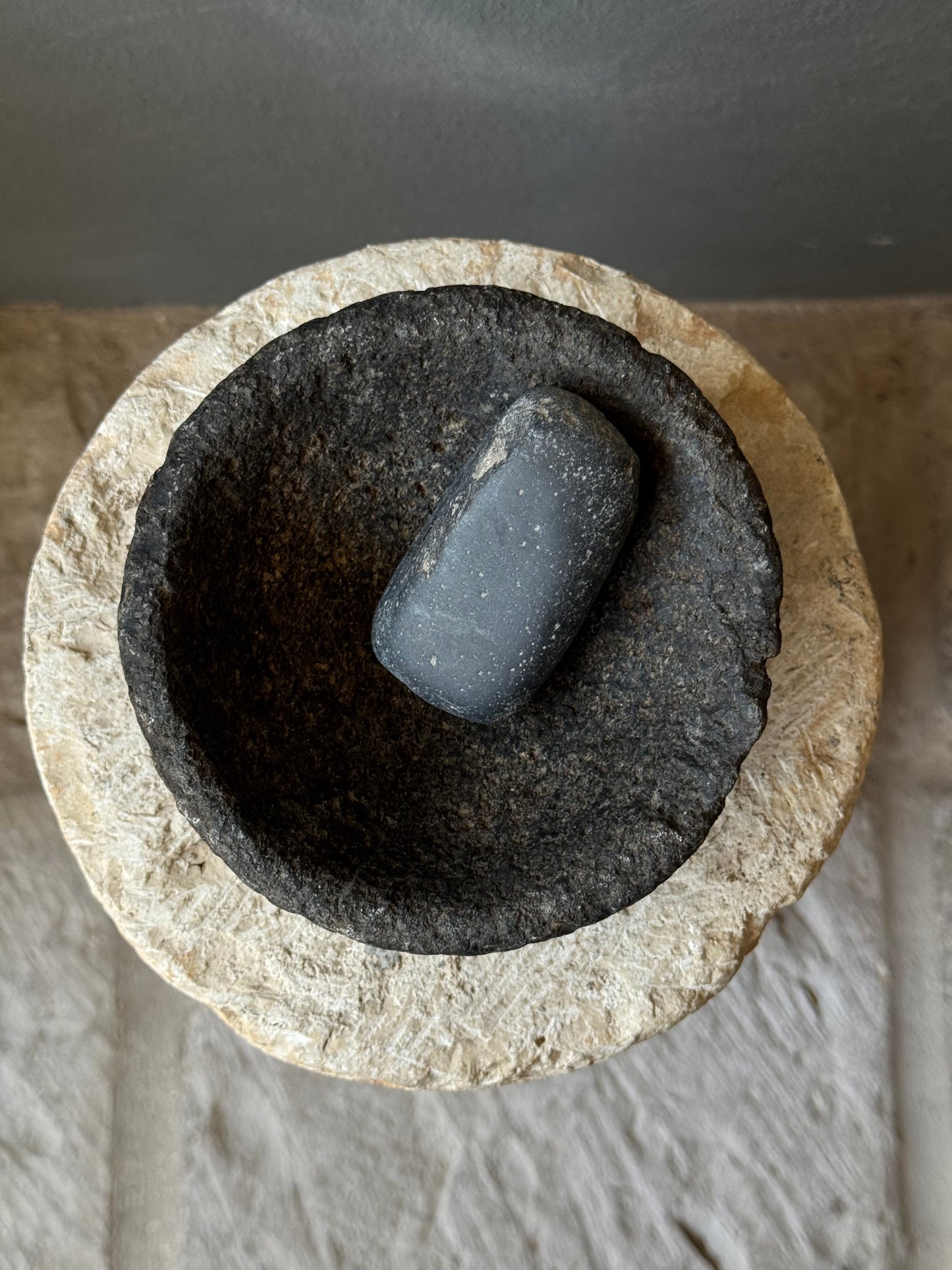 Stone Mortar With Primitive Mano From San Luis Potosí / Molcajete Antiguo Con Mano Primitivo De SLP