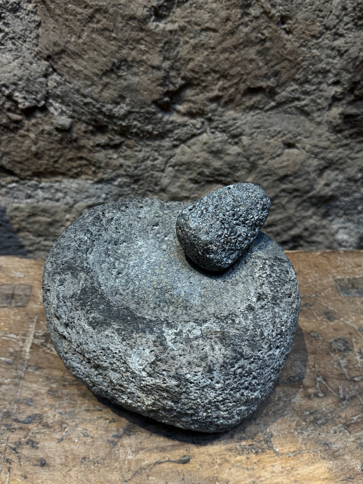 Pre-hispanic Mortar And Pestle / Mortero Prehispánico