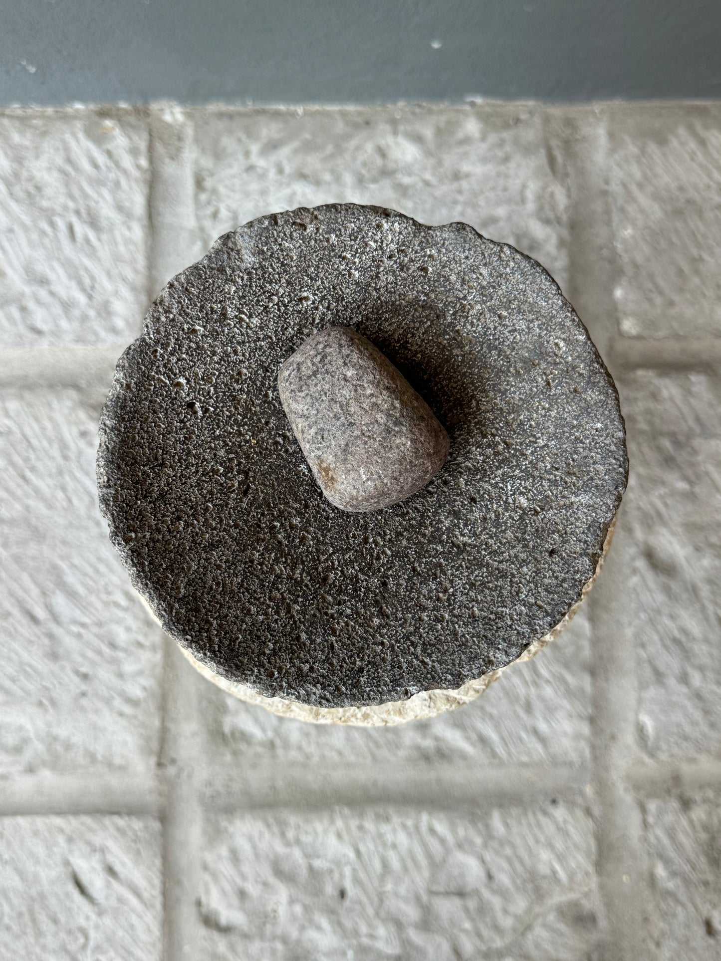 Stone Mortar With Pestle From Guanajuato/ Molcajete Con Mano De Guanajuato