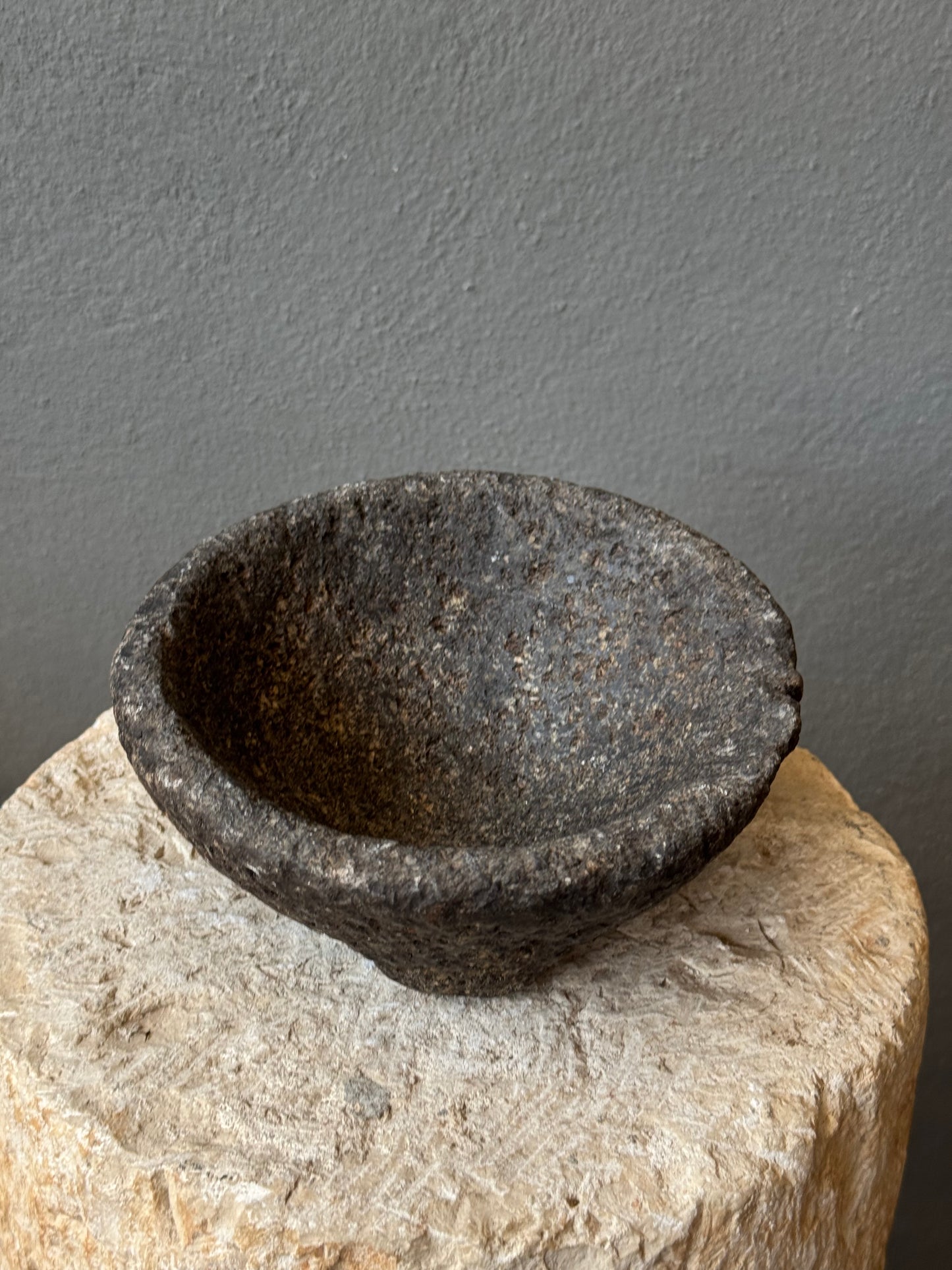 Stone Mortar With Primitive Mano From San Luis Potosí / Molcajete Antiguo Con Mano Primitivo De SLP