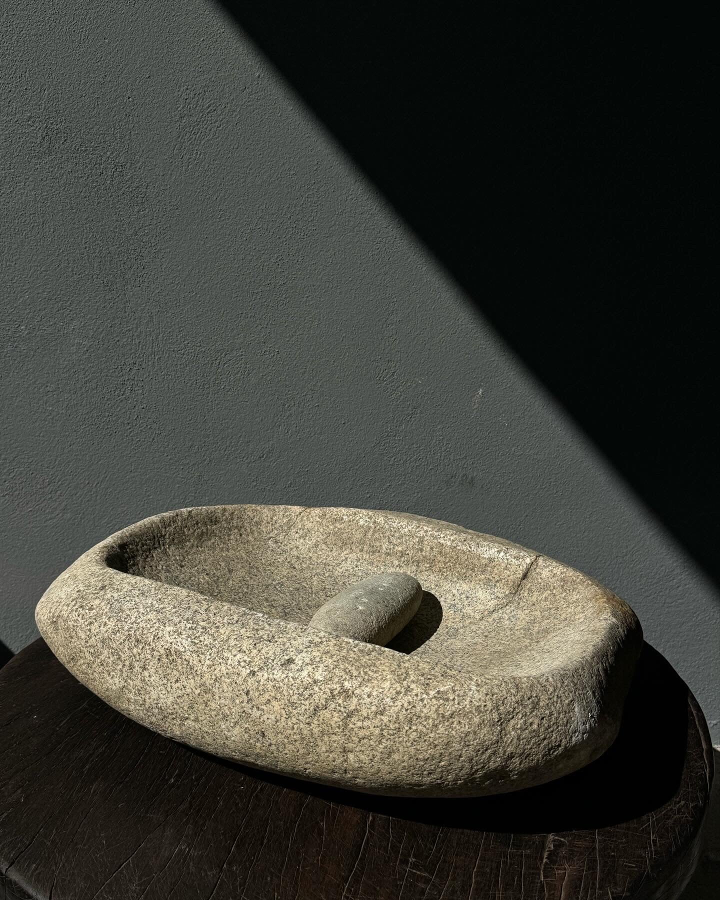 River Stone Mortar From Oaxaca, 18th Century/ Metate Antiguo De Oaxaca