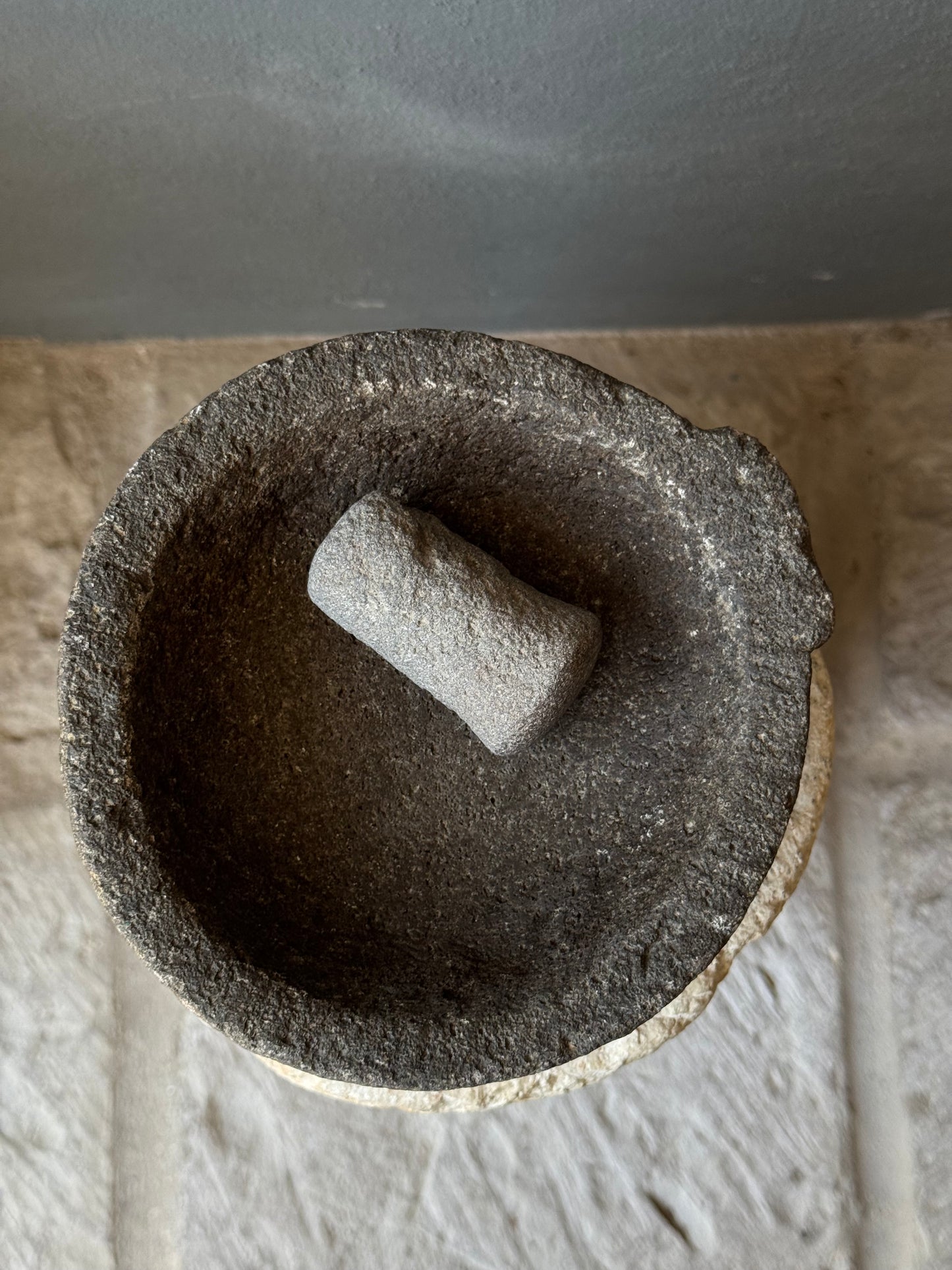 Stone Mortar From San Luis Potosí / Molcajete Antiguo De SLP