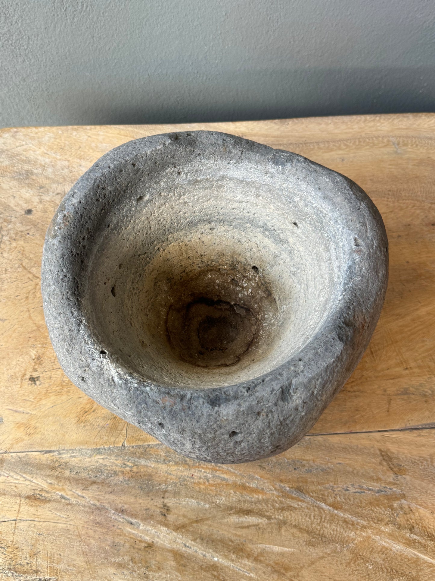 River Stone Mortar and Pestle From Guanajuato / Molcajete Antiguo De Piedra De Rio