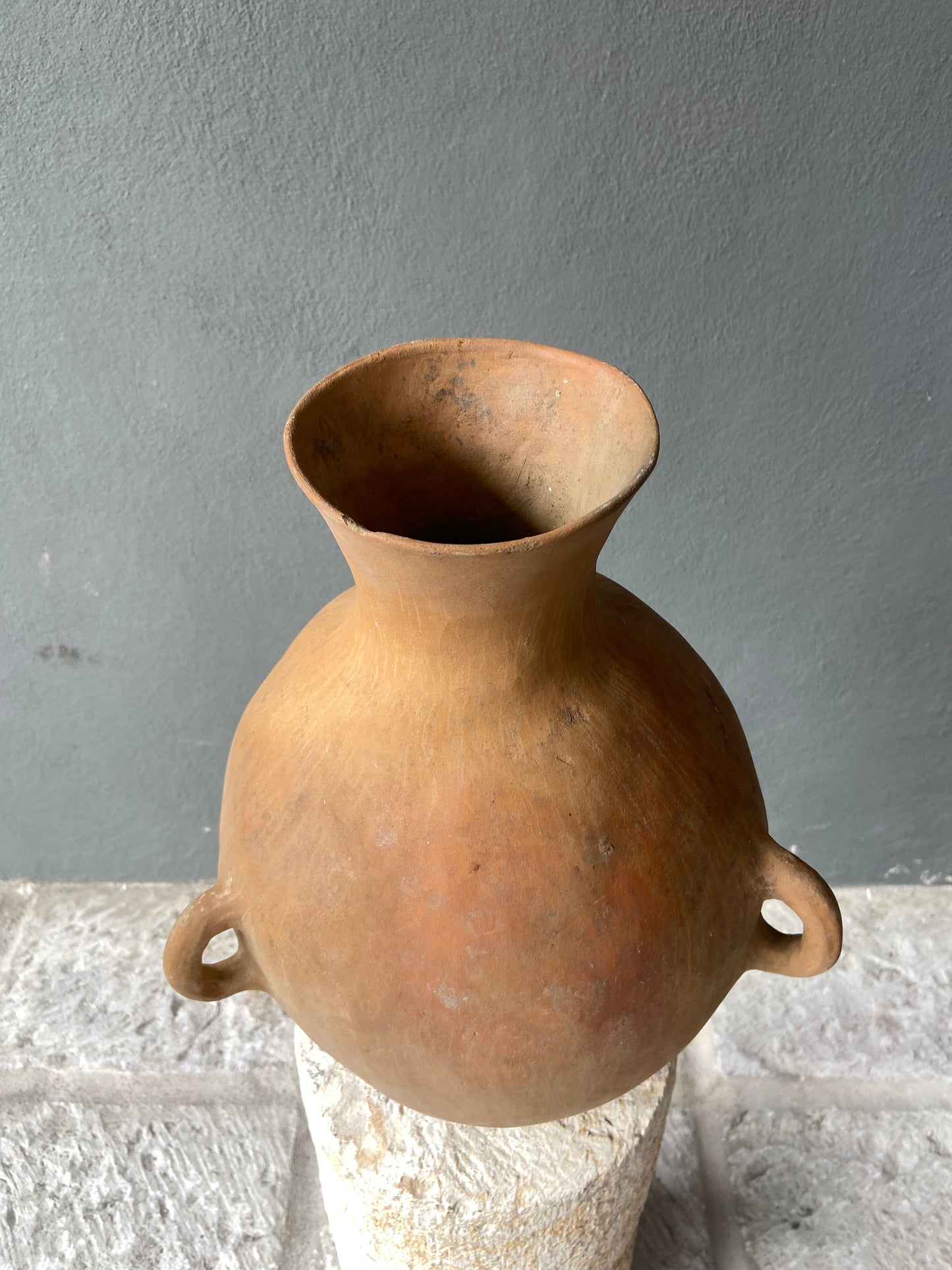 Terracotta Water Vessel from Puebla/ Vasija de Tres Asas de Puebla