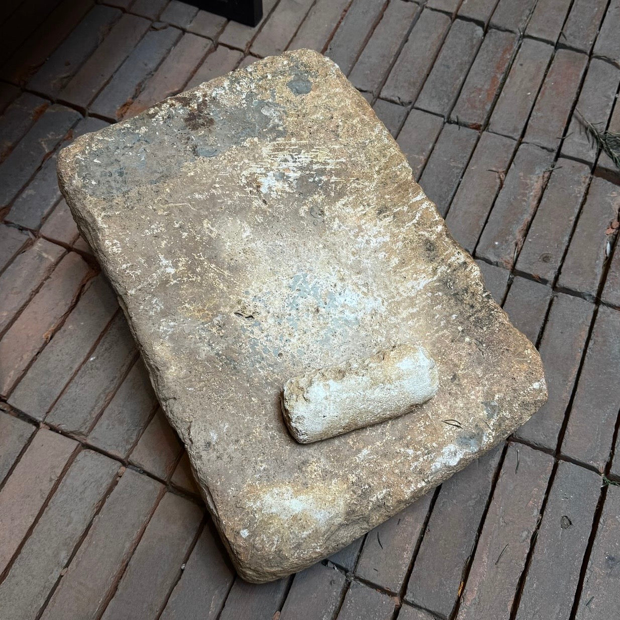 Stone Mortar From Yucatán/ Metate Antiguo De Yucatán
