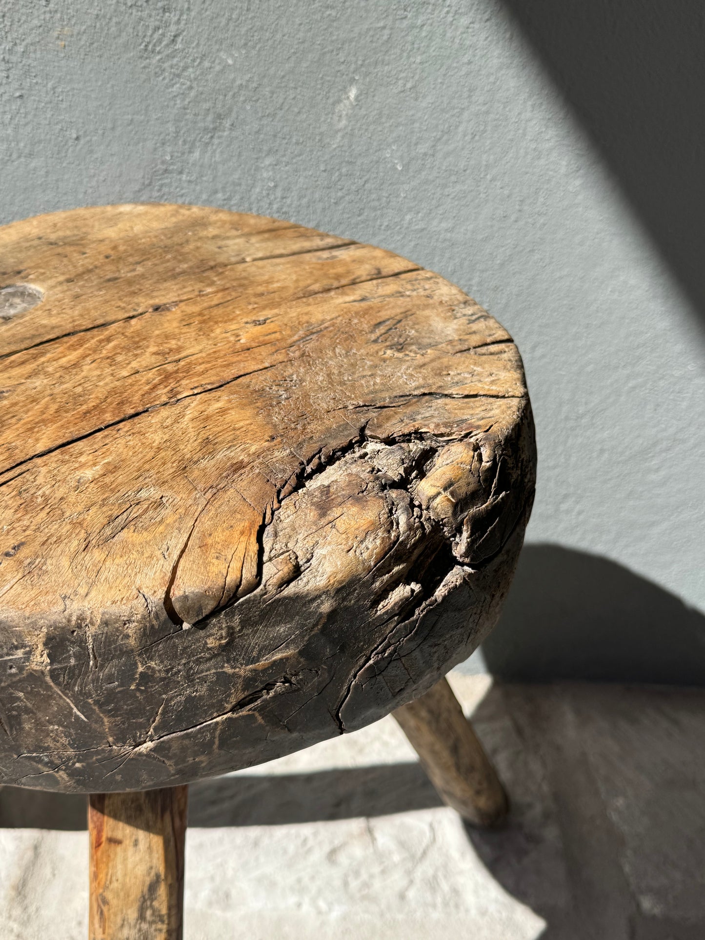 Hand Carved Primitive Stool / Banco Primitivo