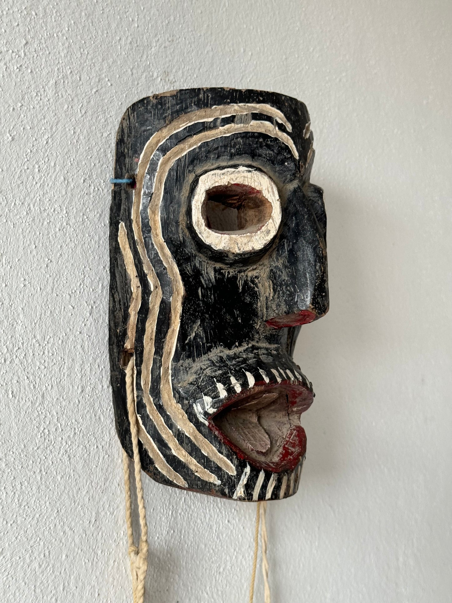 Viejo Hardwood Mask From the Coast of Guerrero / Mascara De La Costa De Guerrero