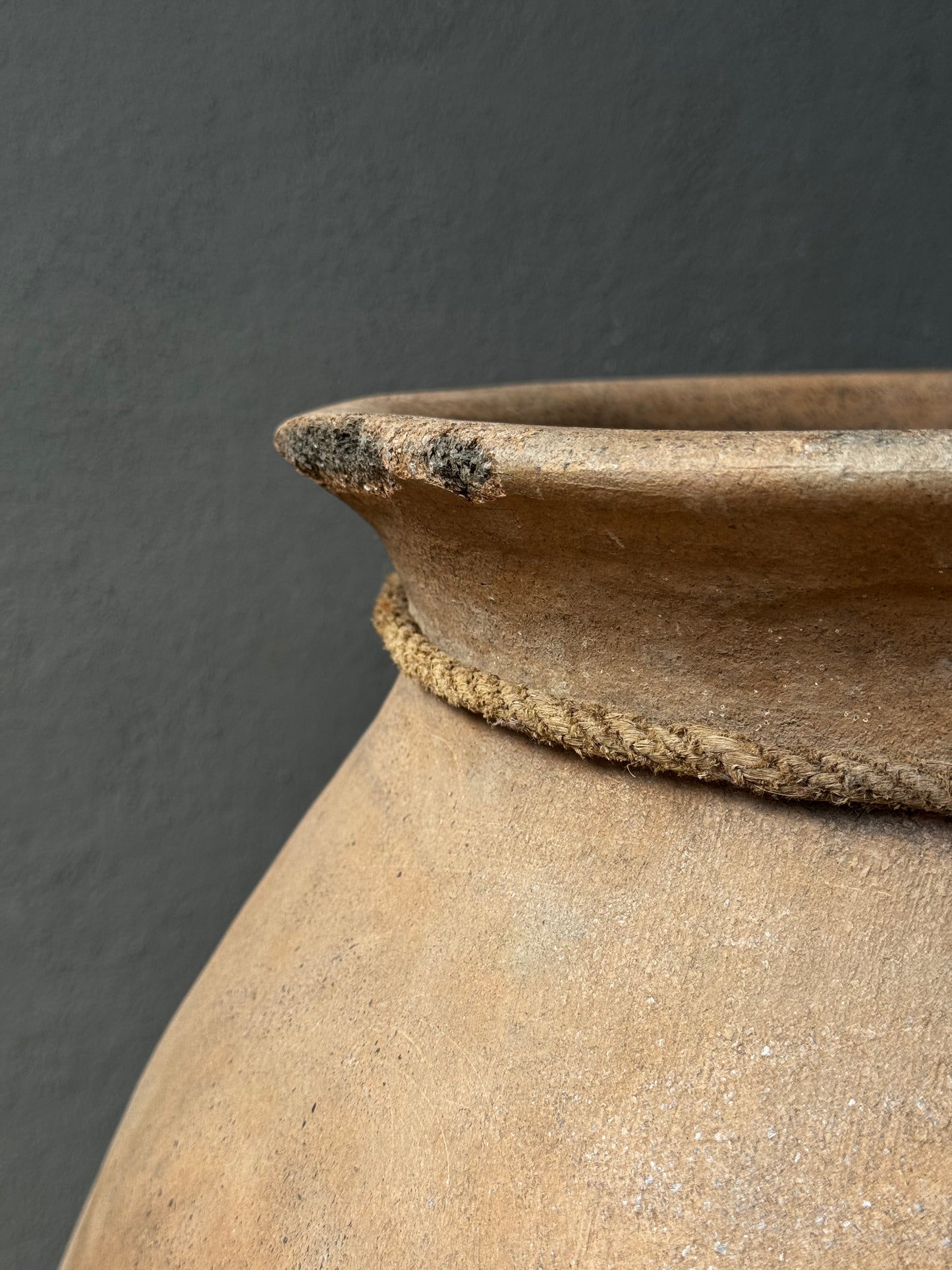 Rare Terracotta Pot From Oaxaca’s Mixe Region, Circa 1940’s / Tinaja Antigua de Oaxaca, años 40