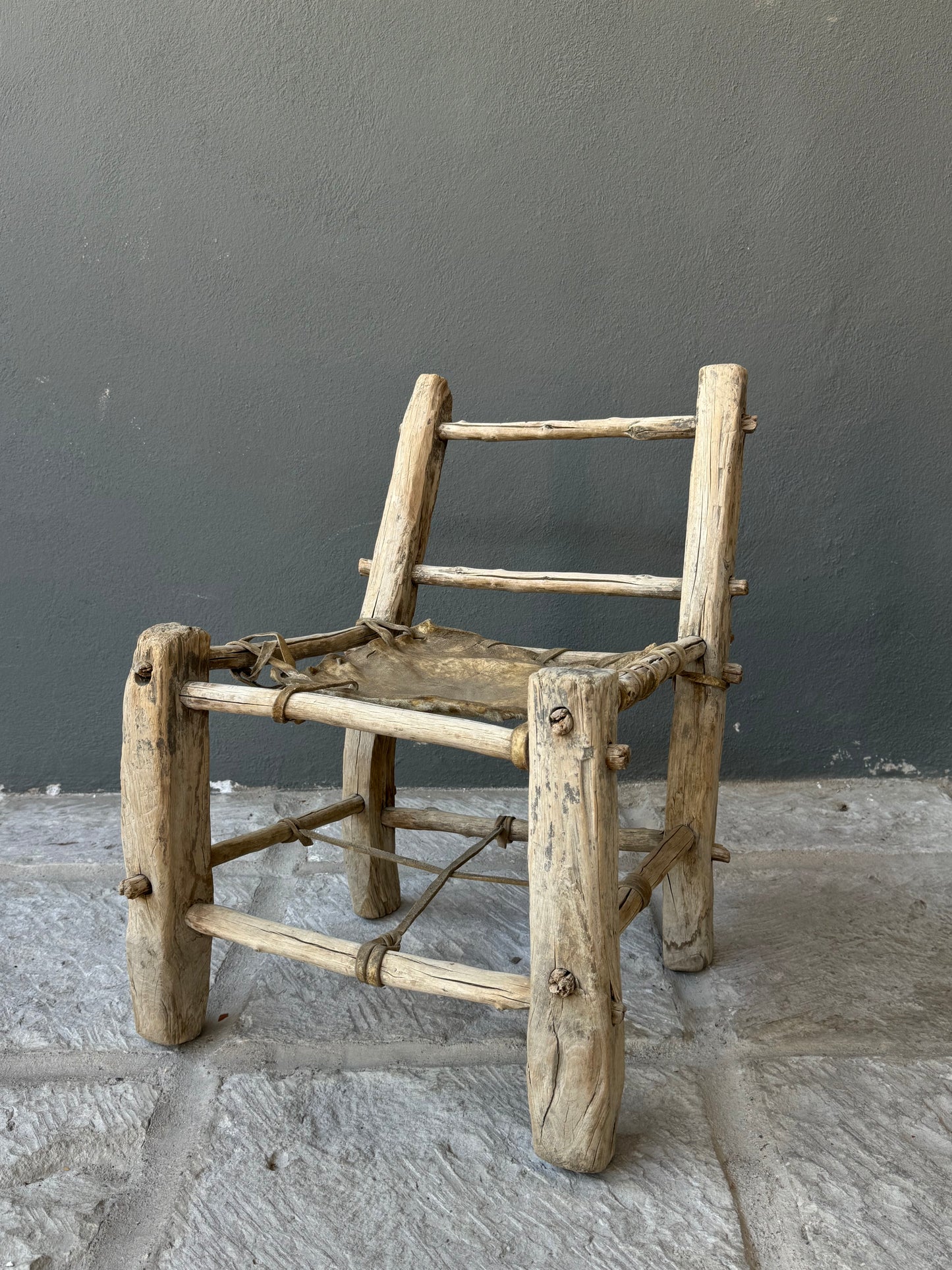 Primitive Chair From Taos Pueblo, New Mexico / Silla Primitiva De Nuevo México
