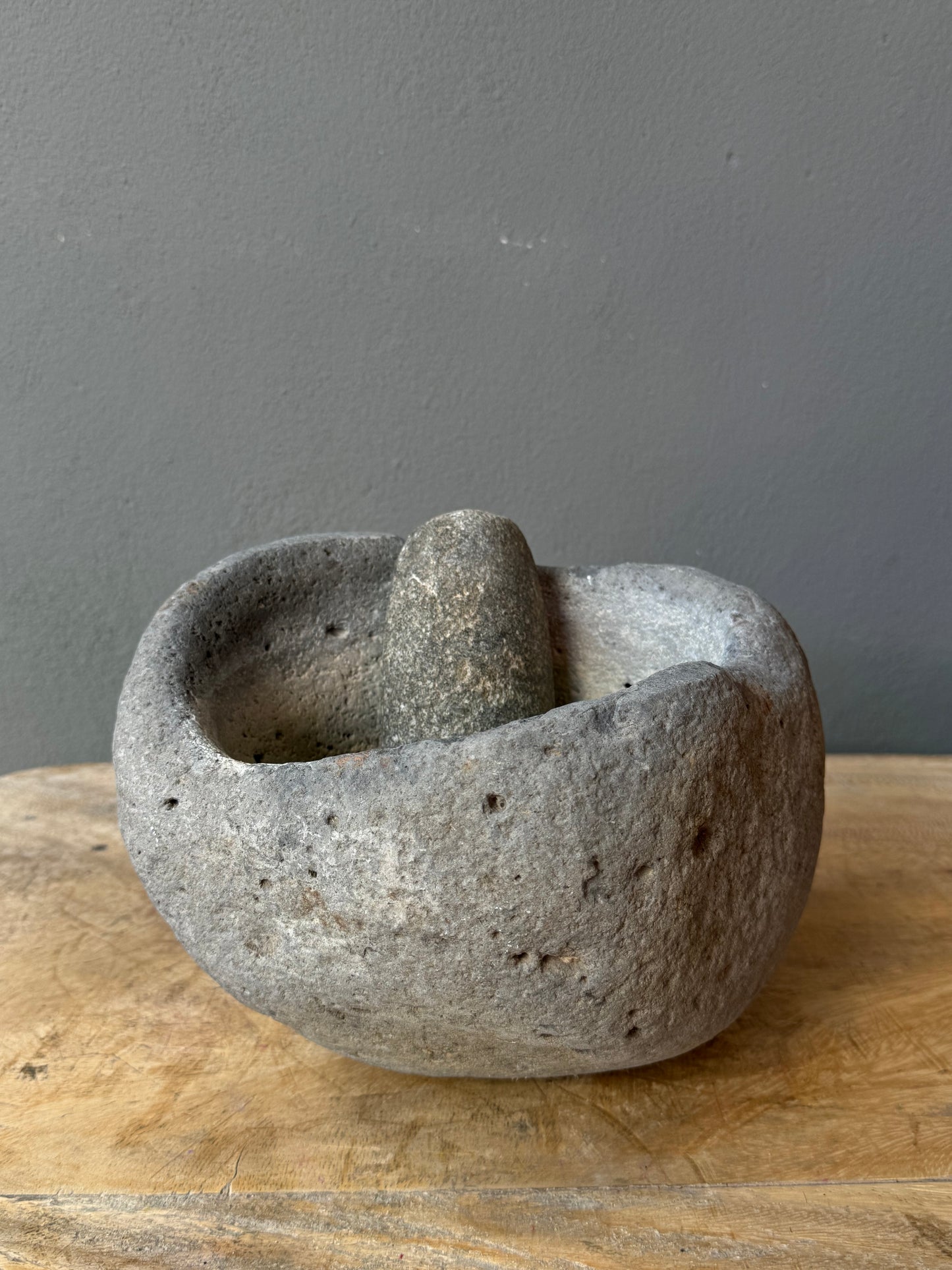 River Stone Mortar and Pestle From Guanajuato / Molcajete Antiguo De Piedra De Rio