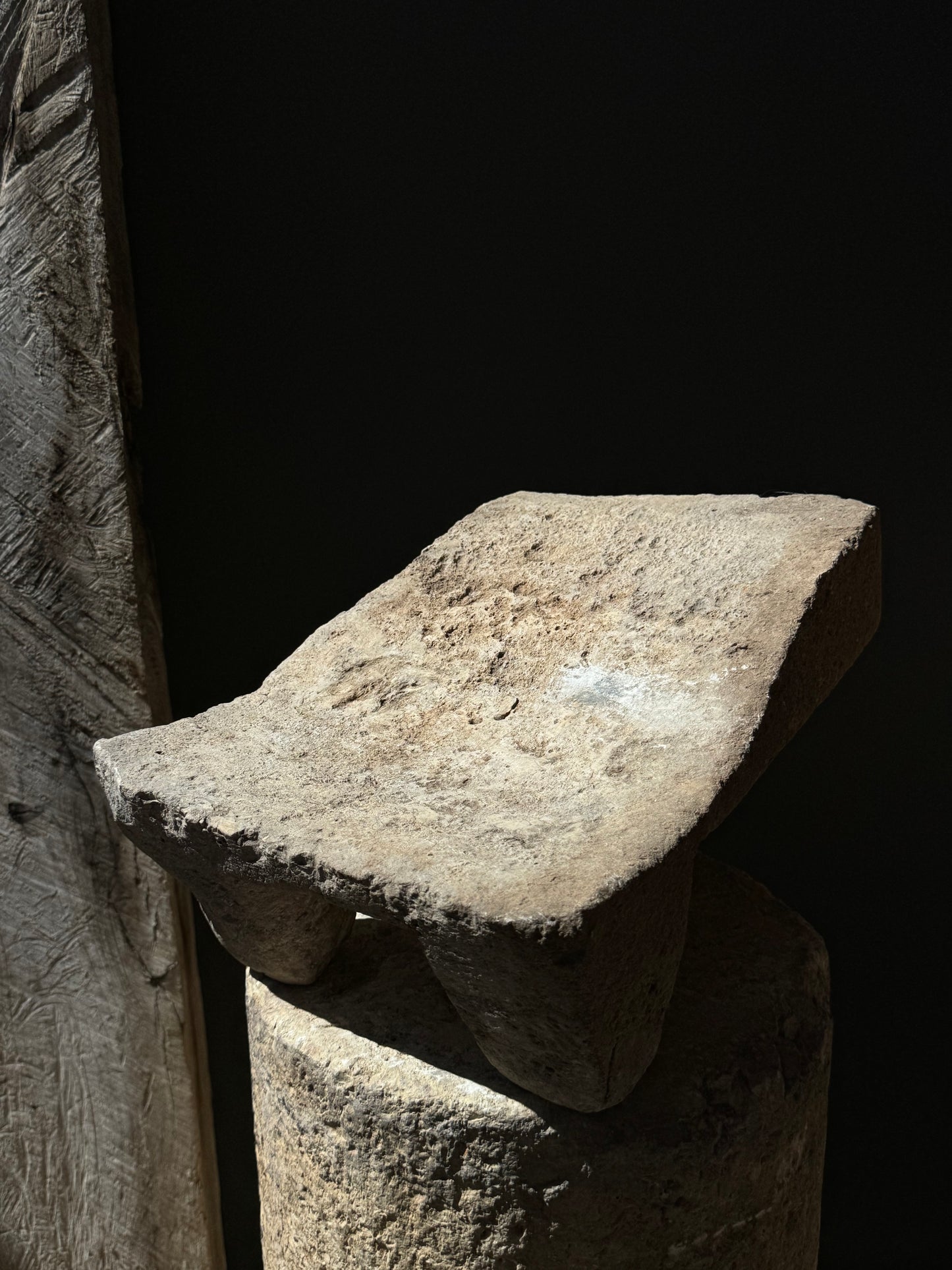 Stone Mortar From Yucatán/ Metate Antiguo De Yucatán
