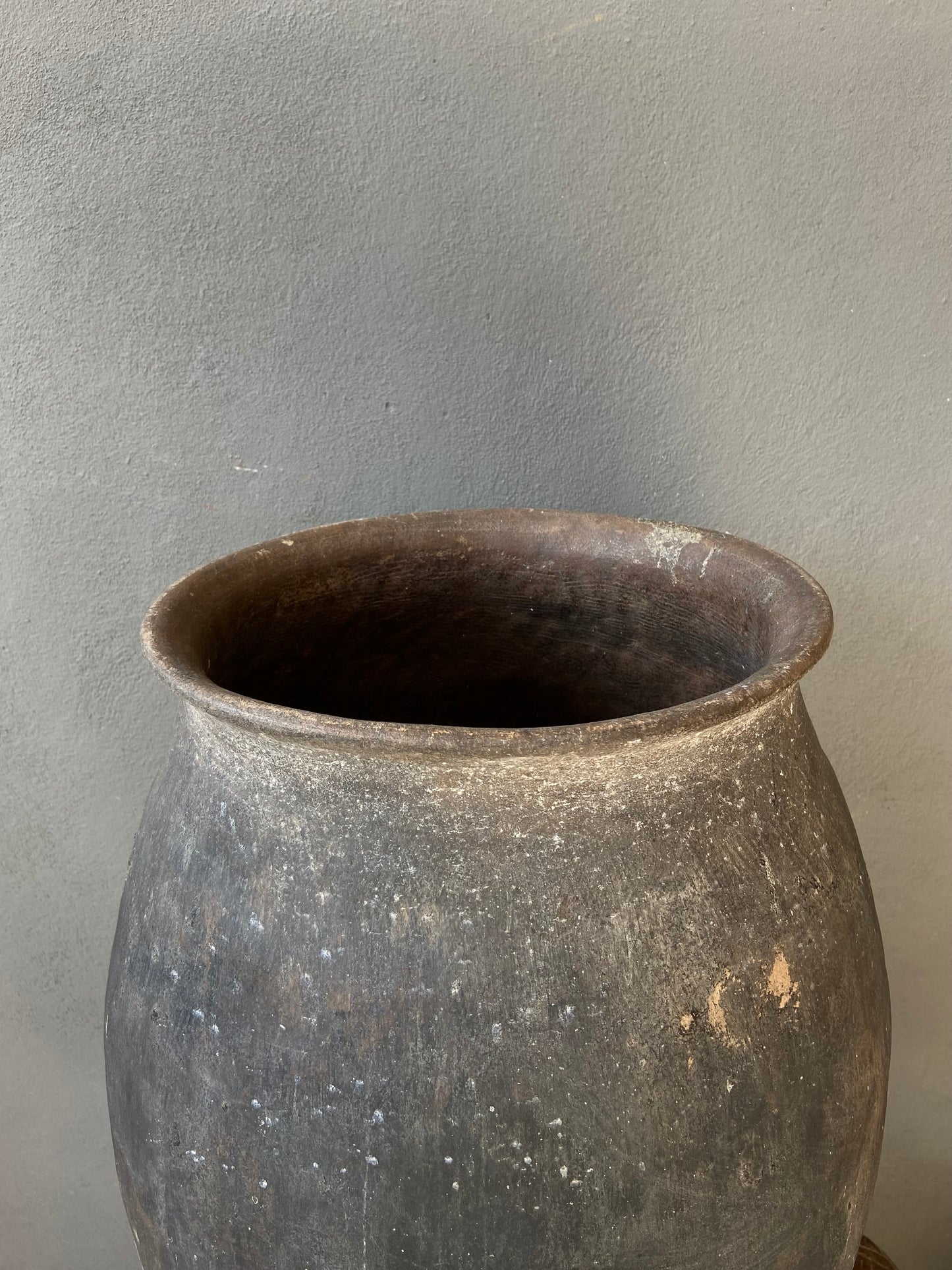 Ceramic Water Vessel From Oaxaca / Tinaja Antigua de Oaxaca