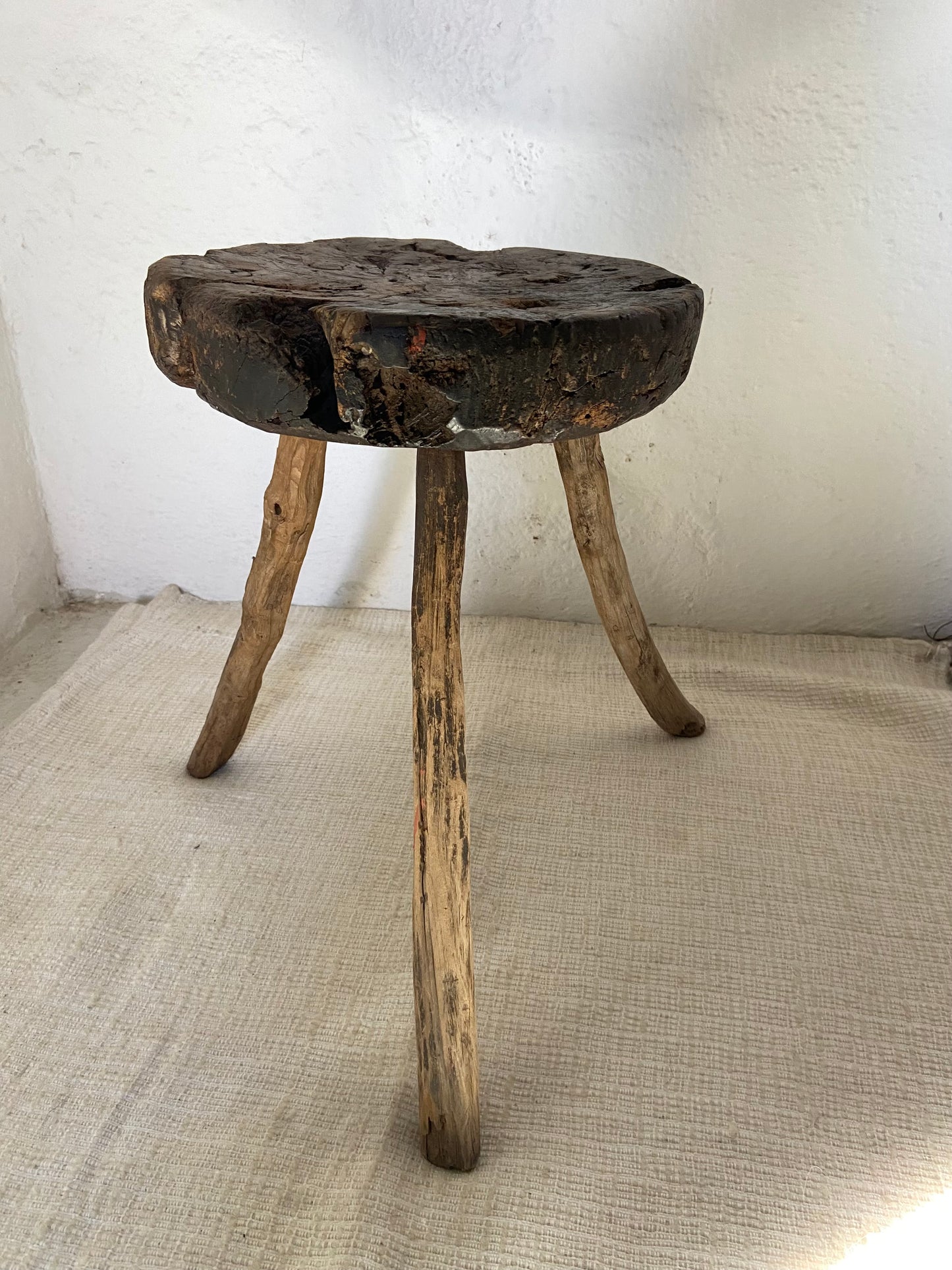 Banco Antiguo de Mesquite / Hardwood Antique Stool