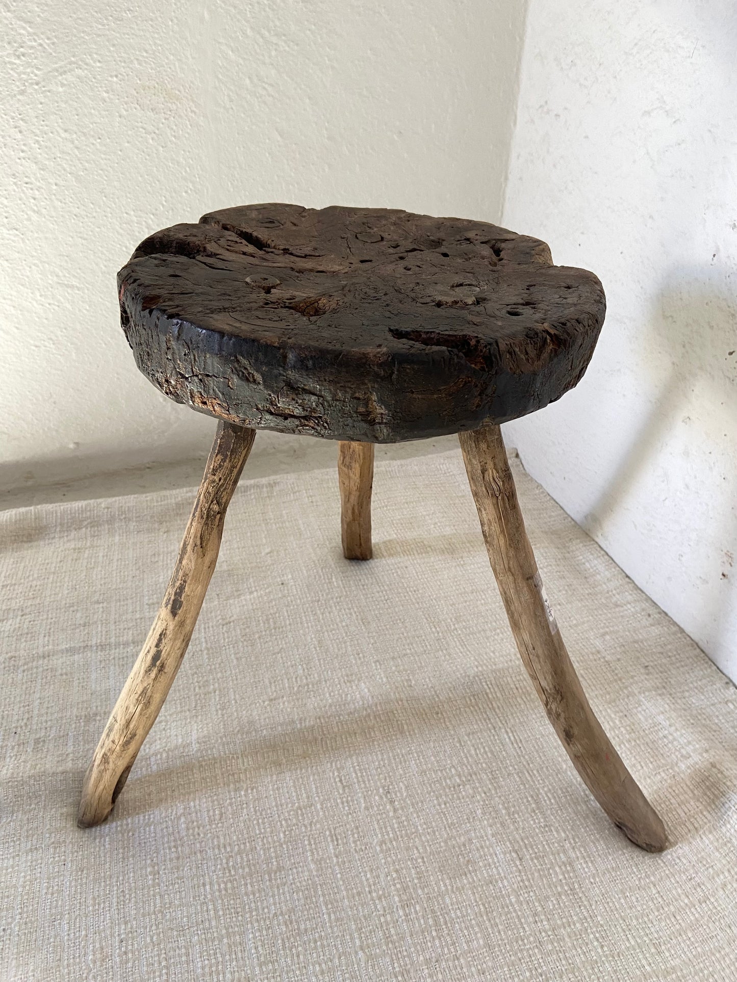 Banco Antiguo de Mesquite / Hardwood Antique Stool