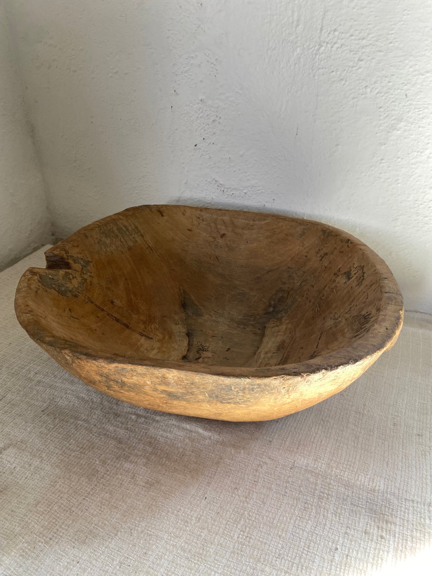 Hand Carved Bowl / Bateo Redonda de Centro