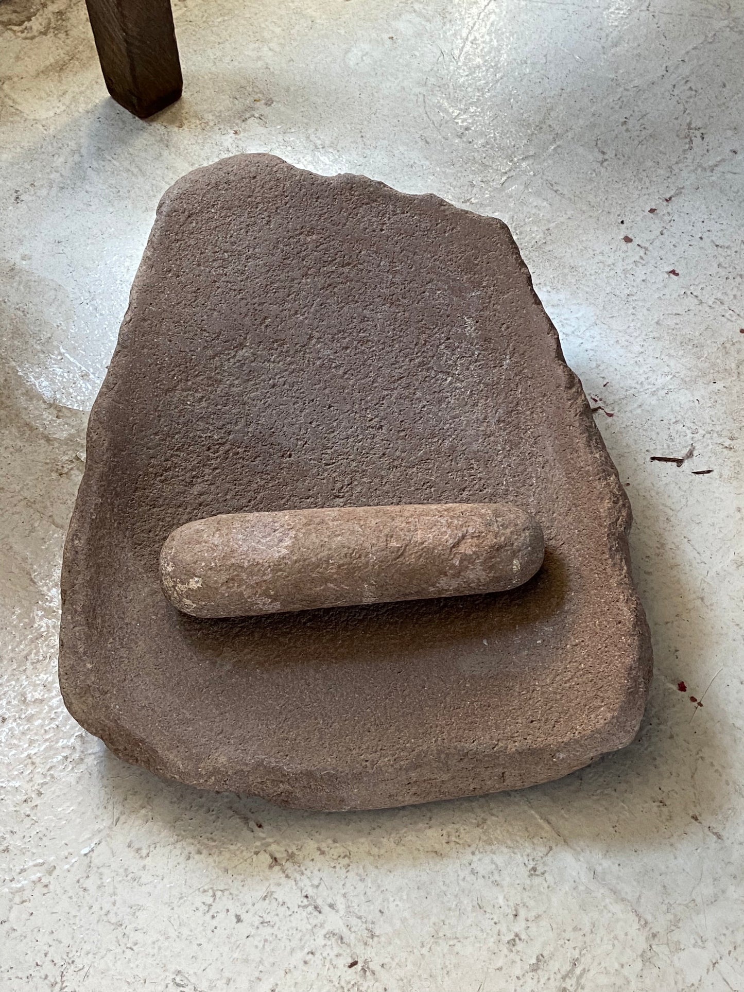 River stone mortar / metate de piedra de río