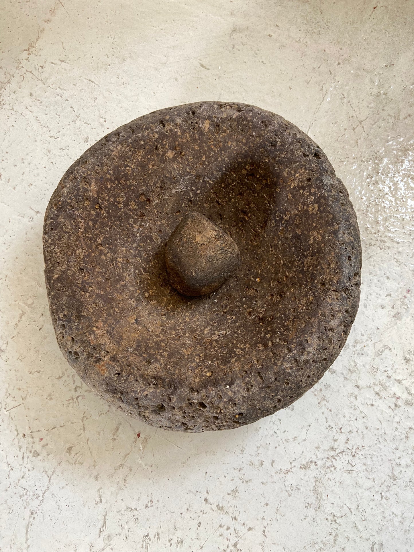 Stone mortar / Molcajete de piedra