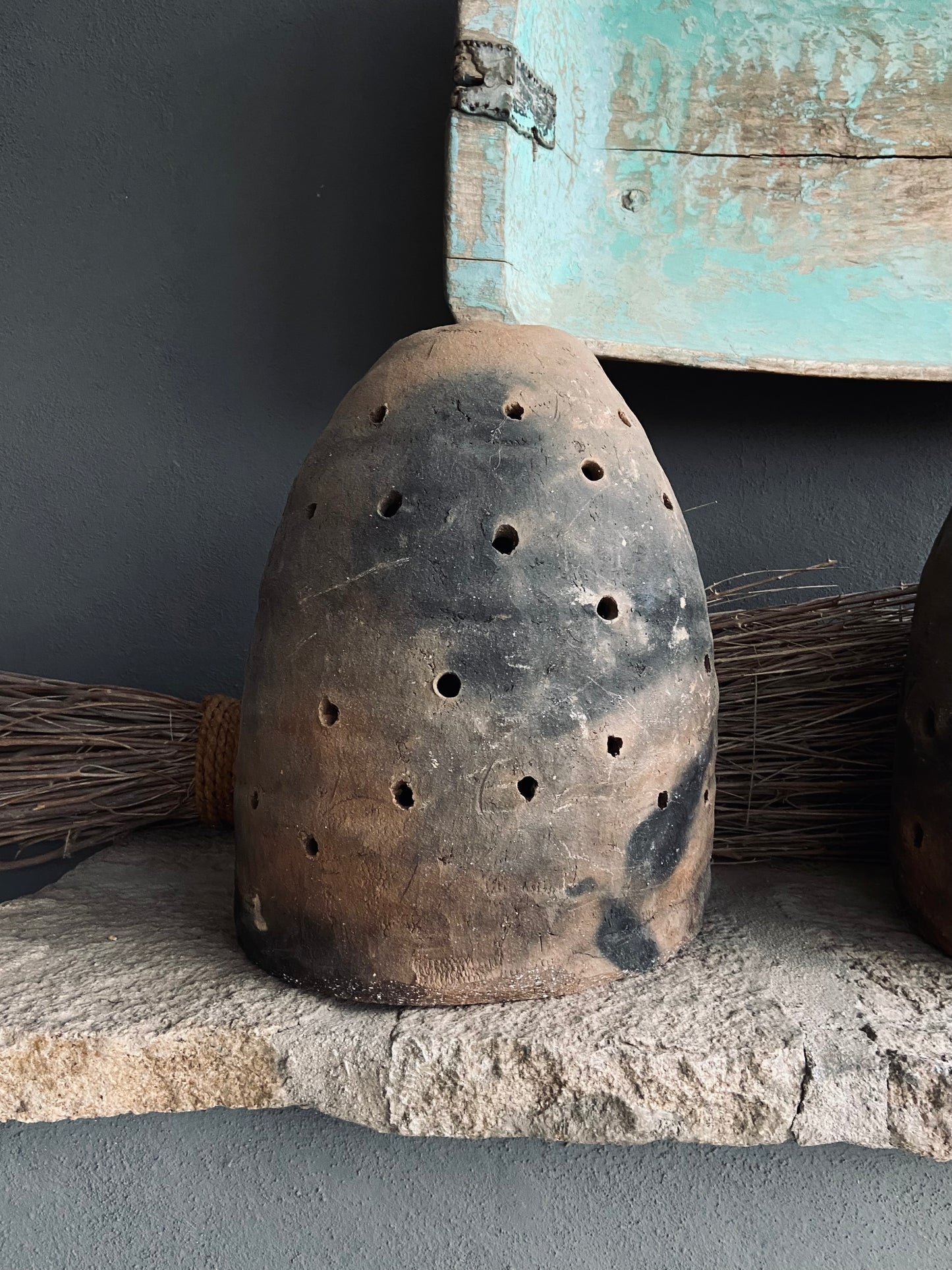 Primitive Terracotta Heaters / Calentadores primitivos de barro