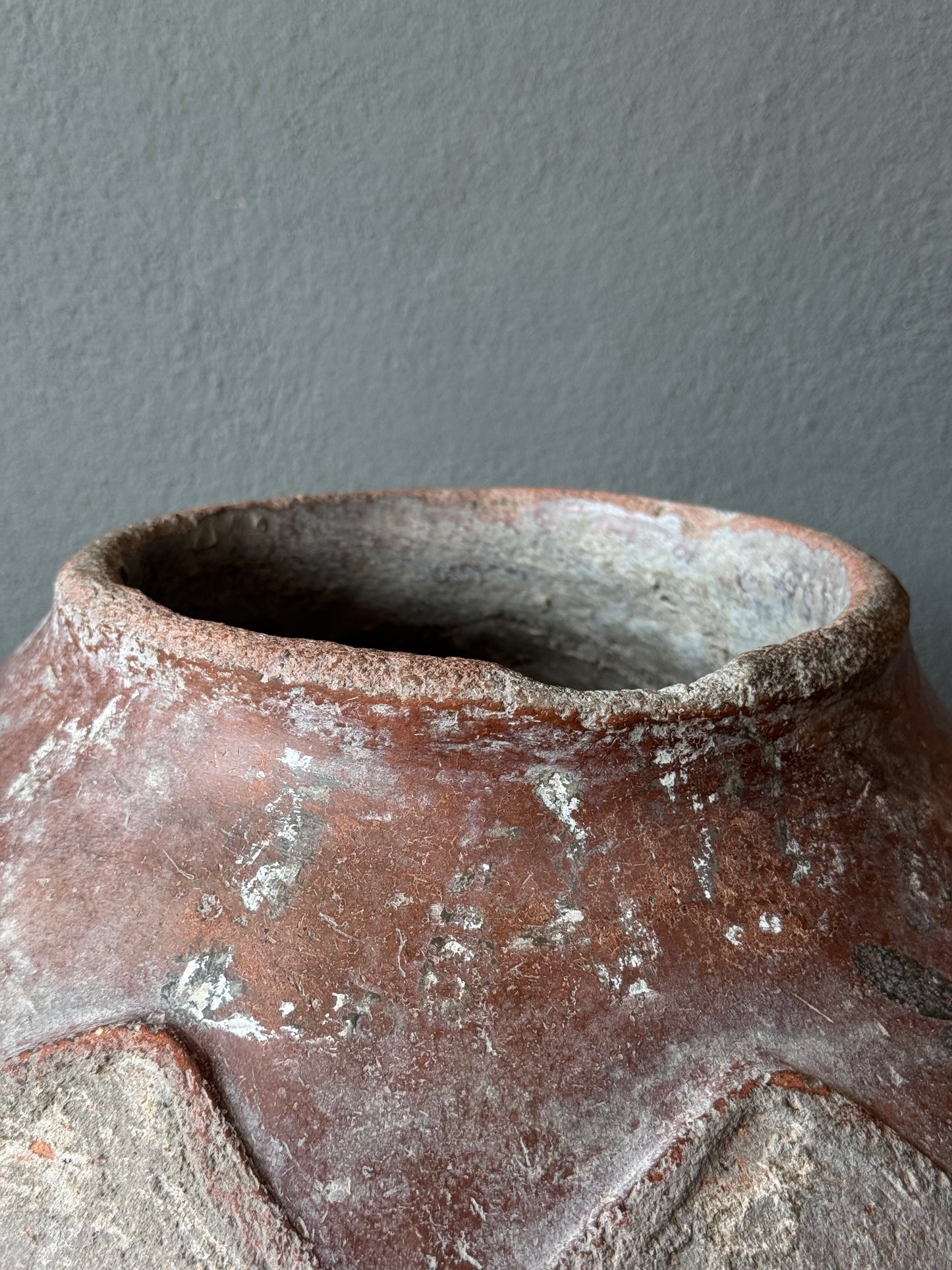 Water Jar From The Coast Of Michoacan / Jarrón Antiguo De La Costa De Michoacan