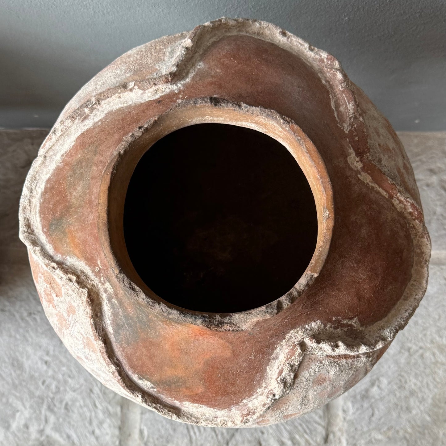 Water Jar From Michoacán / Jarrón Antiguo De Michoacán