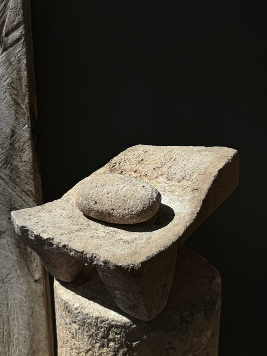Stone Mortar From Yucatán/ Metate Antiguo De Yucatán