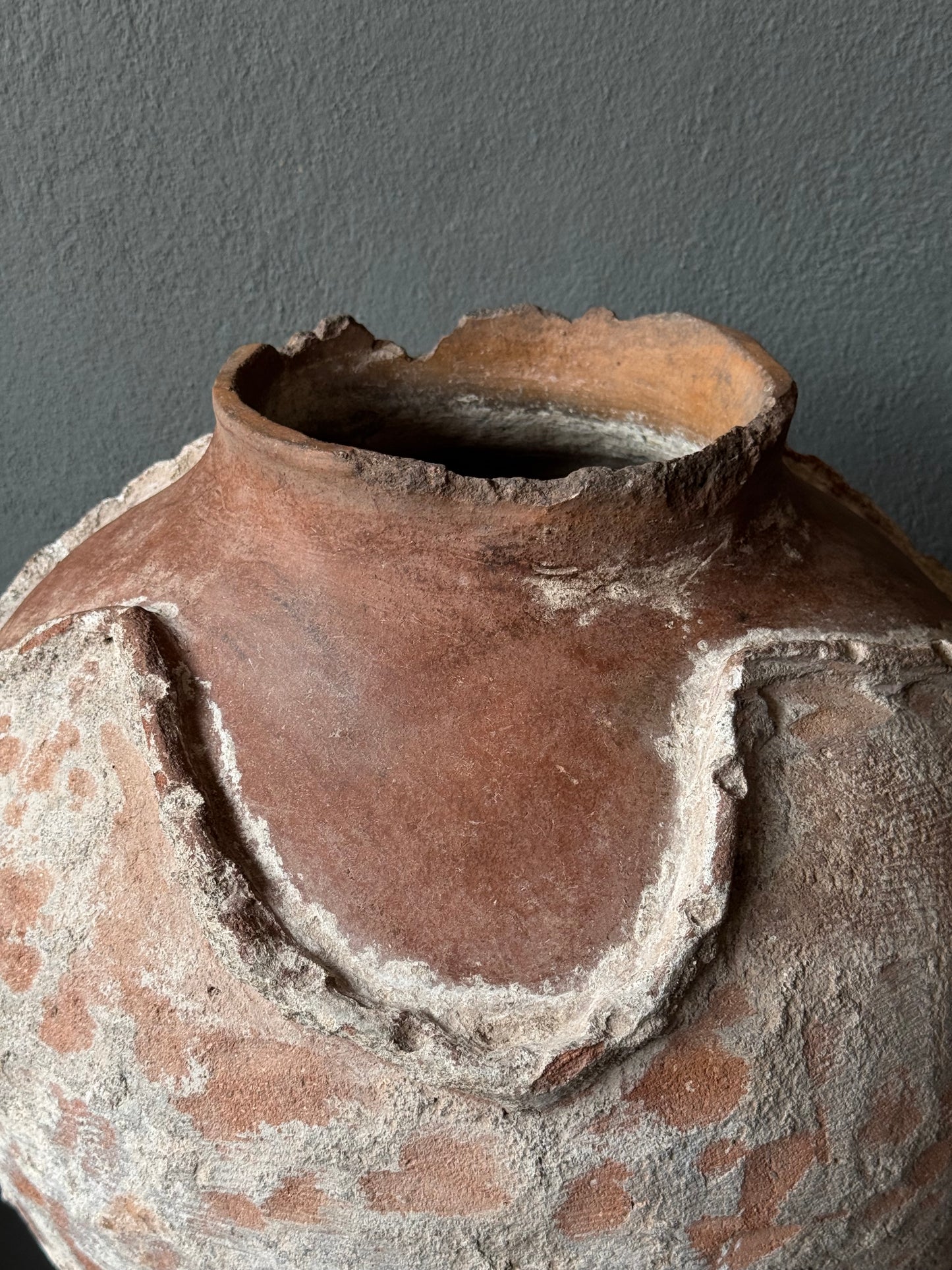 Water Jar From Michoacán / Jarrón Antiguo De Michoacán