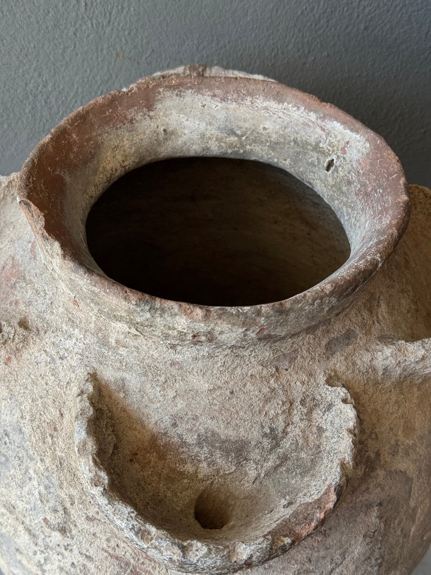 Water Jar From The Coast Of Michoacan / Jarrón Antiguo De La Costa De Michoacan