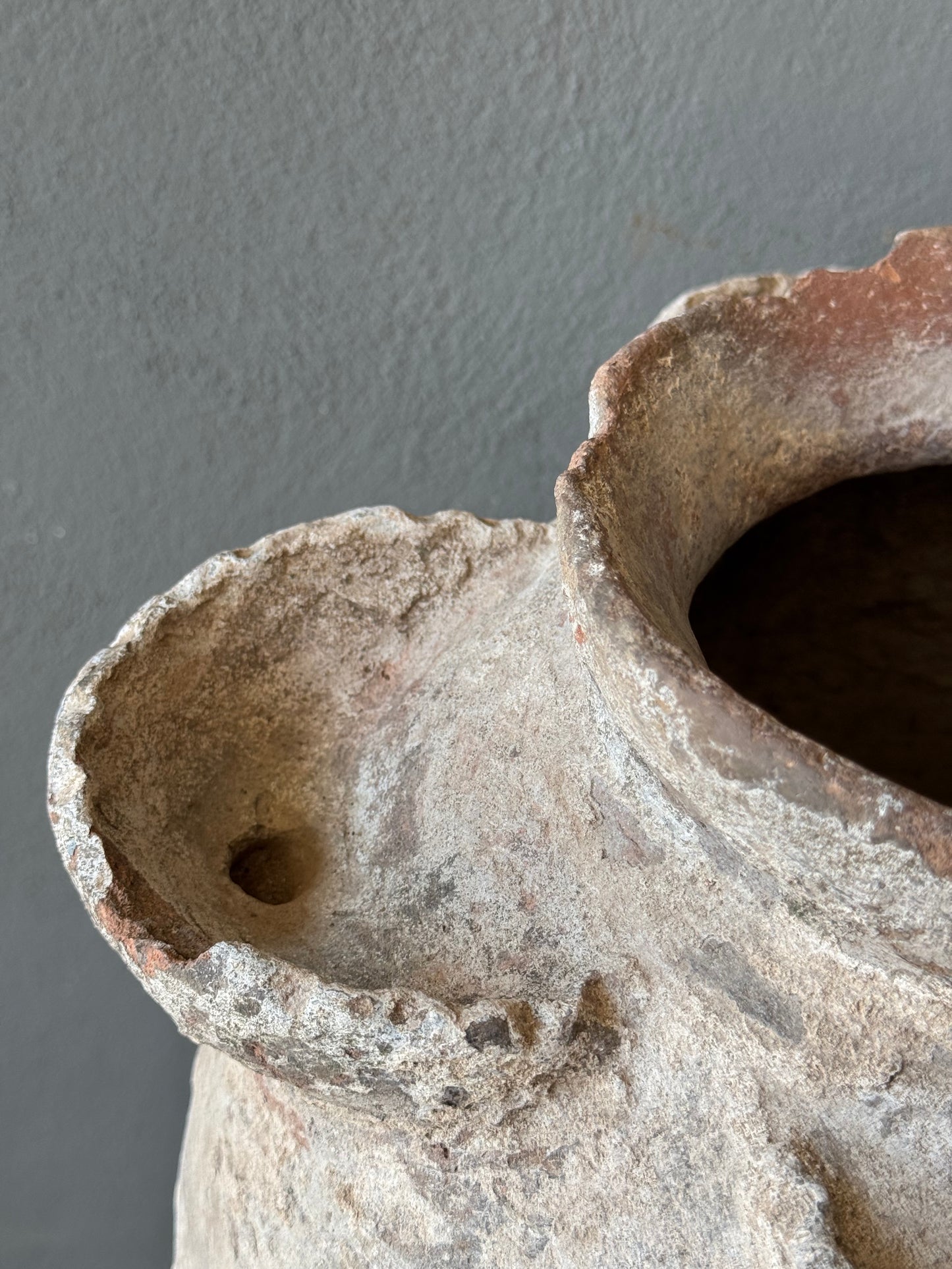 Water Jar From The Coast Of Michoacan / Jarrón Antiguo De La Costa De Michoacan
