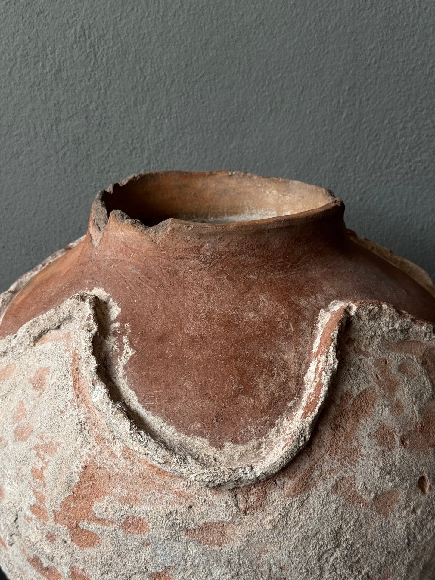 Water Jar From Michoacán / Jarrón Antiguo De Michoacán