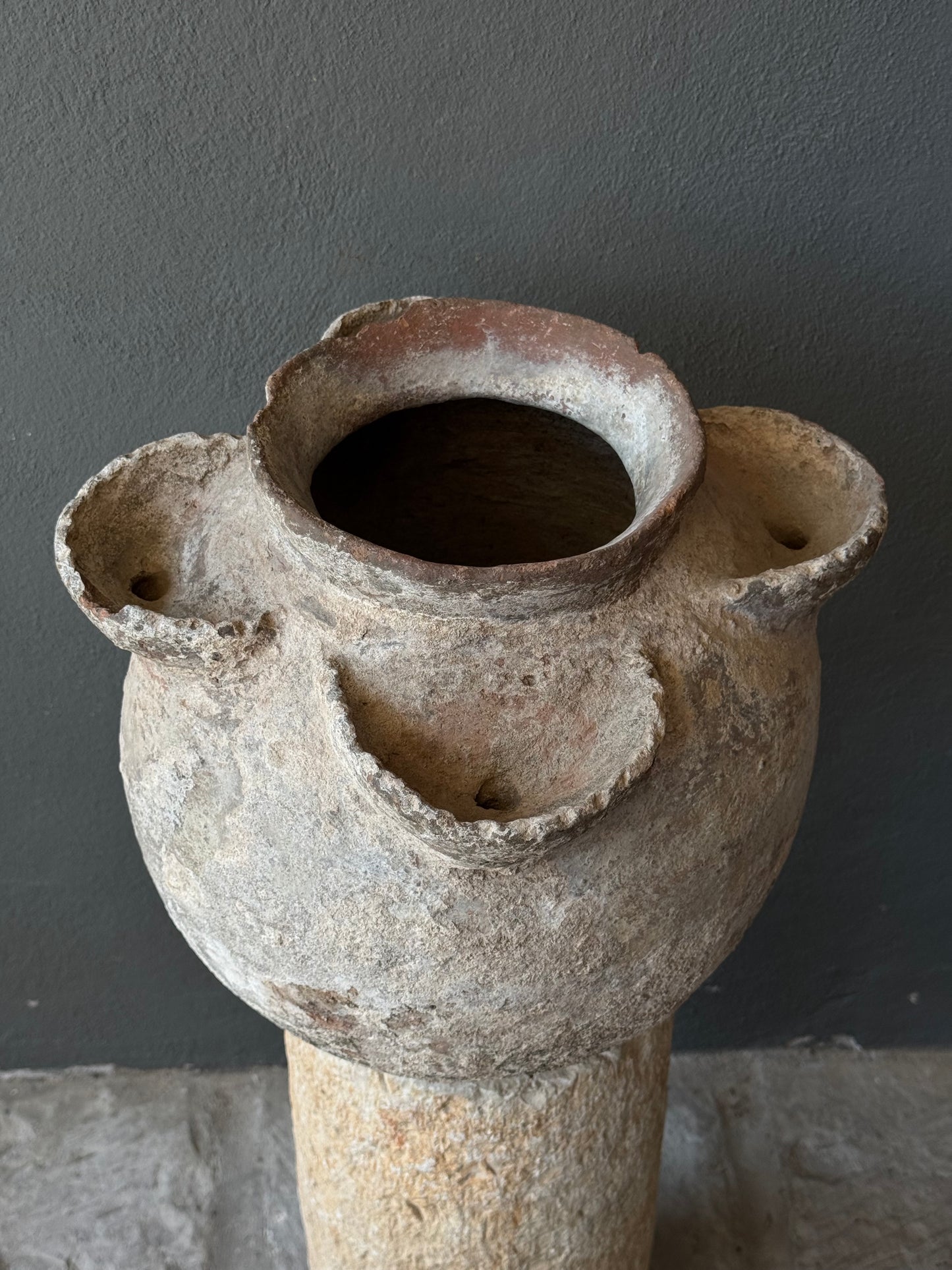 Water Jar From The Coast Of Michoacan / Jarrón Antiguo De La Costa De Michoacan