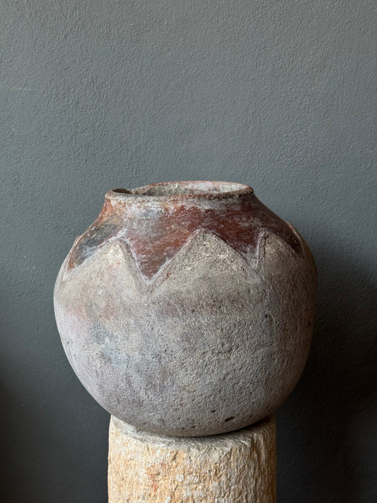 Water Jar From The Coast Of Michoacan / Jarrón Antiguo De La Costa De Michoacan