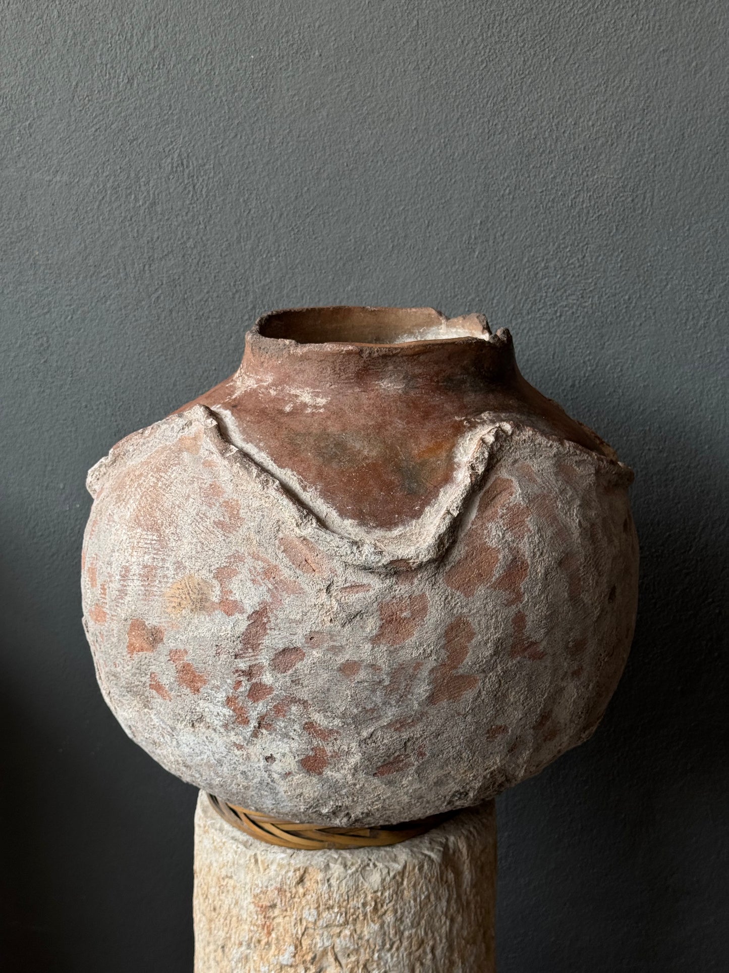 Water Jar From Michoacán / Jarrón Antiguo De Michoacán