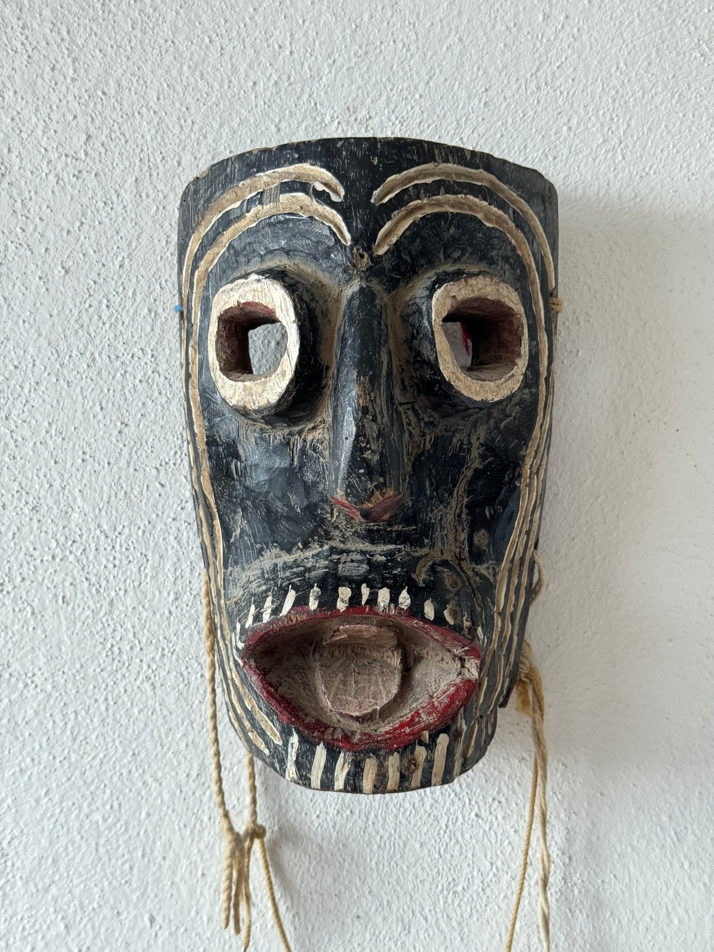 Viejo Hardwood Mask From the Coast of Guerrero / Mascara De La Costa De Guerrero