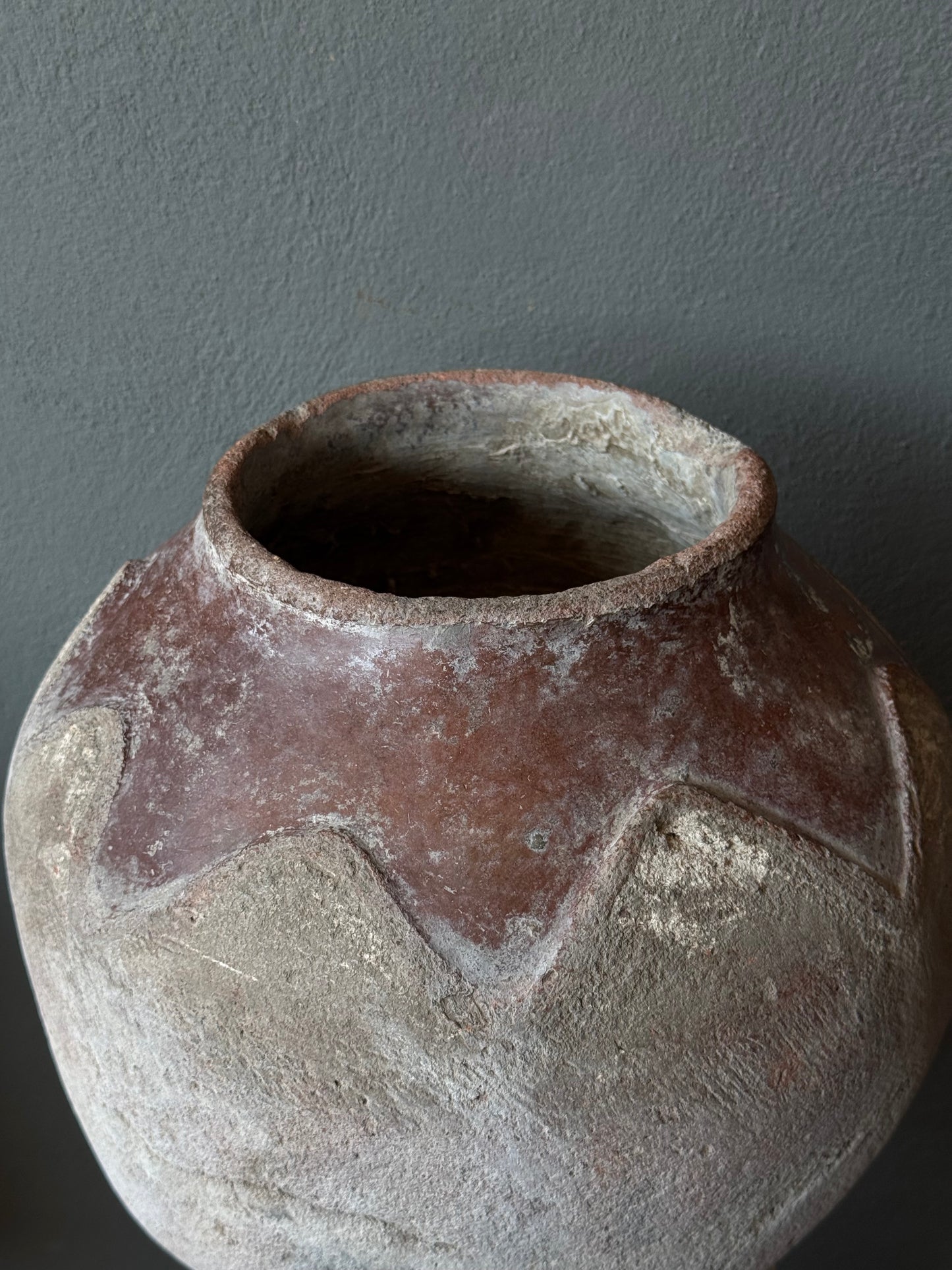 Water Jar From The Coast Of Michoacan / Jarrón Antiguo De La Costa De Michoacan