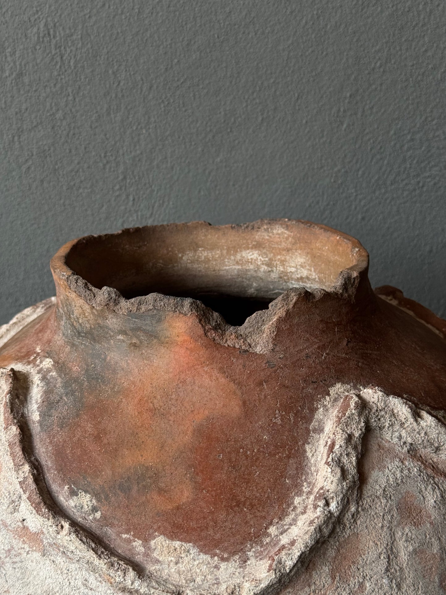Water Jar From Michoacán / Jarrón Antiguo De Michoacán