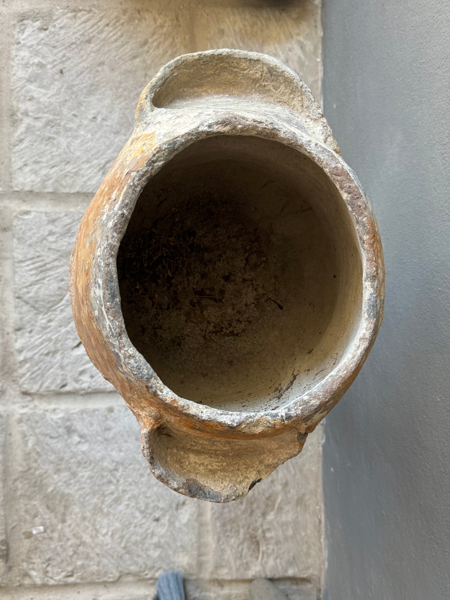 Water Jar From The Coast Of Michoacán/ Olla Antigua De La Costa De Michoacan