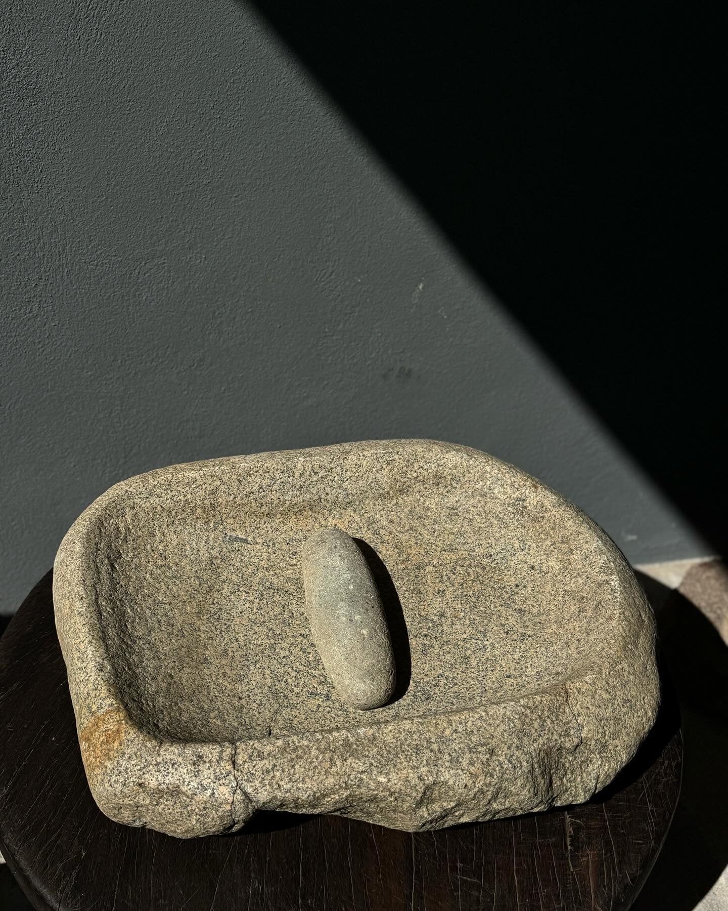 River Stone Mortar From Oaxaca, 18th Century/ Metate Antiguo De Oaxaca