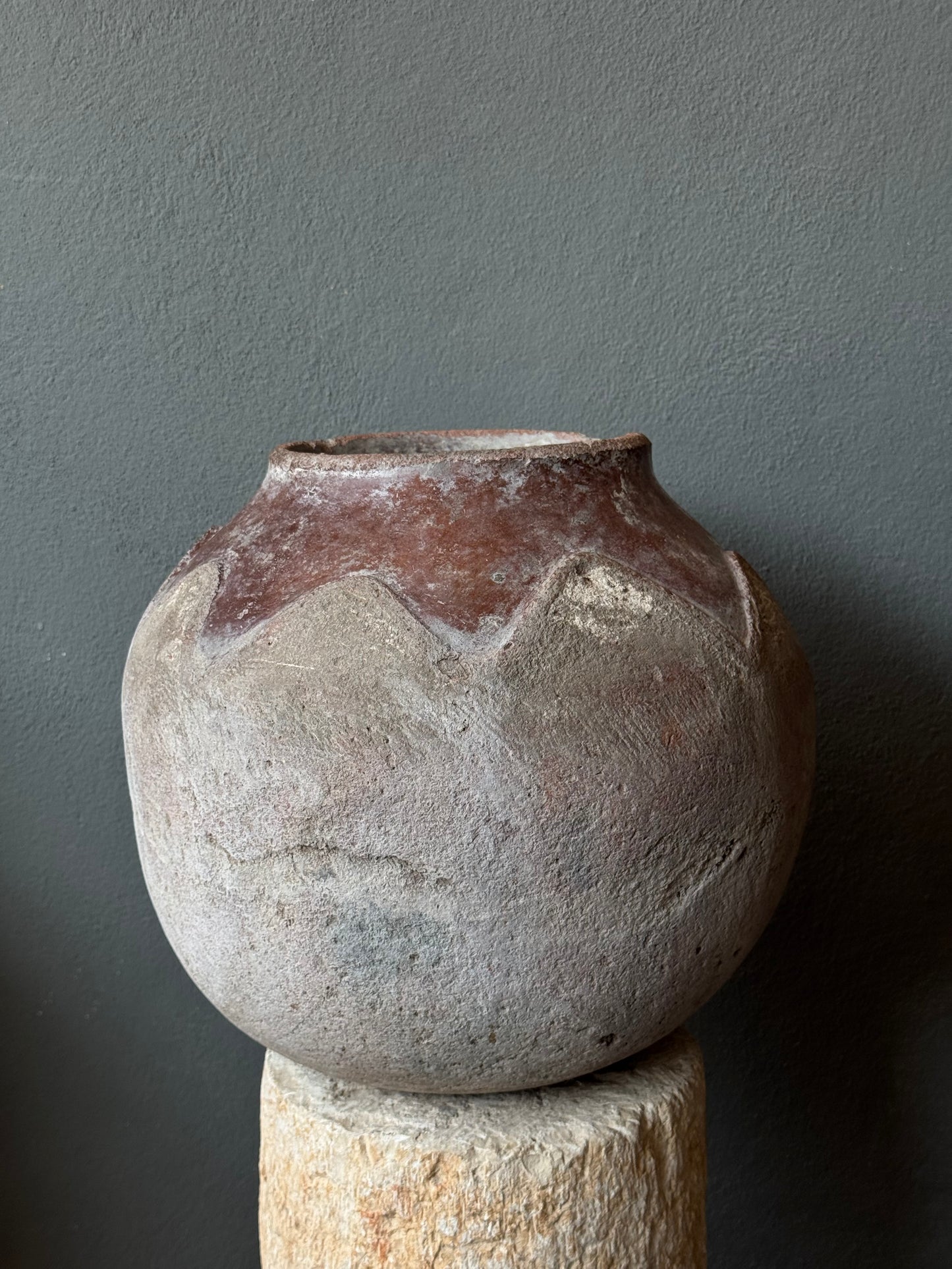 Water Jar From The Coast Of Michoacan / Jarrón Antiguo De La Costa De Michoacan