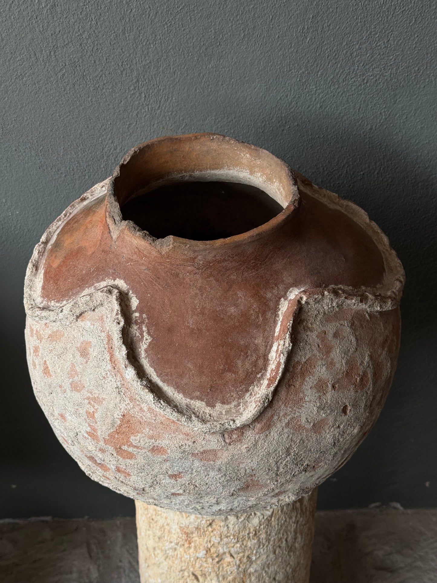 Water Jar From Michoacán / Jarrón Antiguo De Michoacán