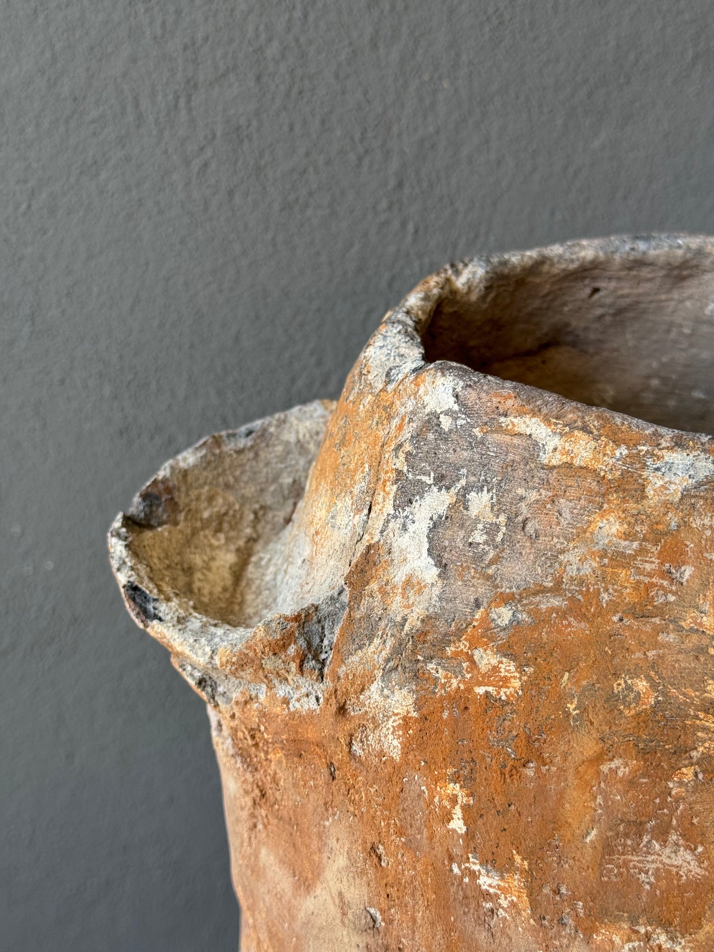 Water Jar From The Coast Of Michoacán/ Olla Antigua De La Costa De Michoacan