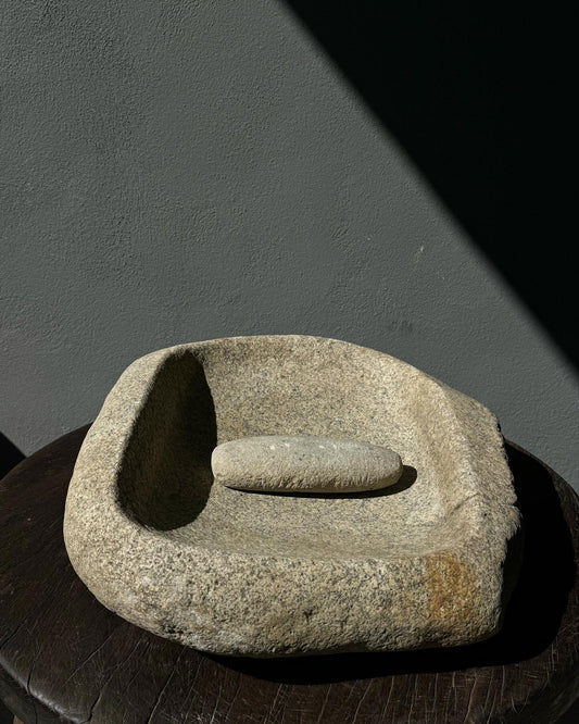 River Stone Mortar From Oaxaca, 18th Century/ Metate Antiguo De Oaxaca