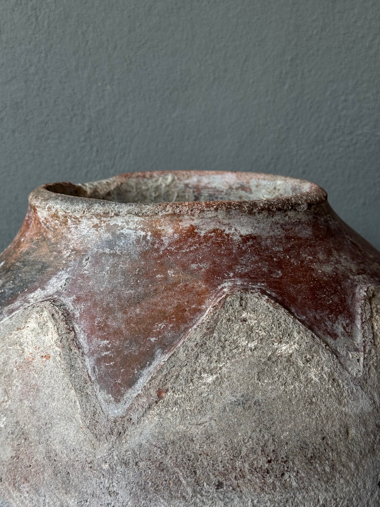 Water Jar From The Coast Of Michoacan / Jarrón Antiguo De La Costa De Michoacan