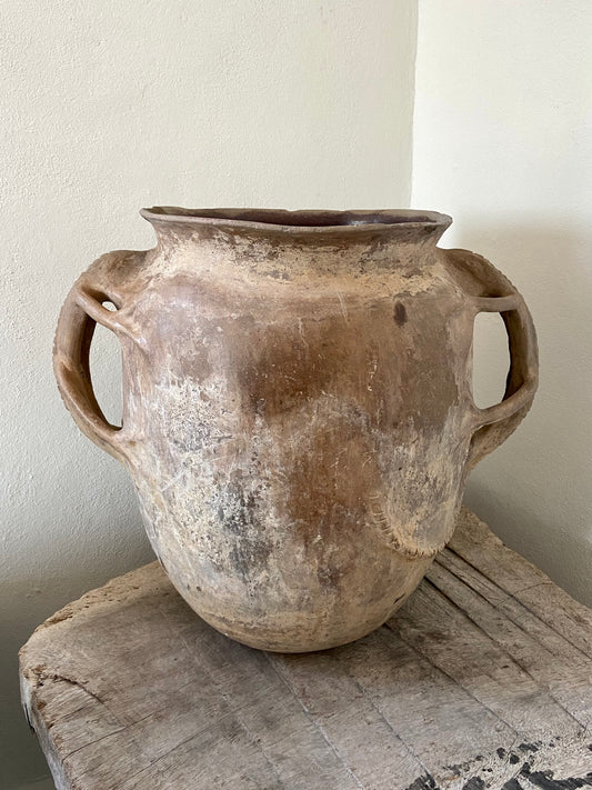 Pot With Iguana Handles From Puebla / Tinaja Poblana Con Asas de Iguana