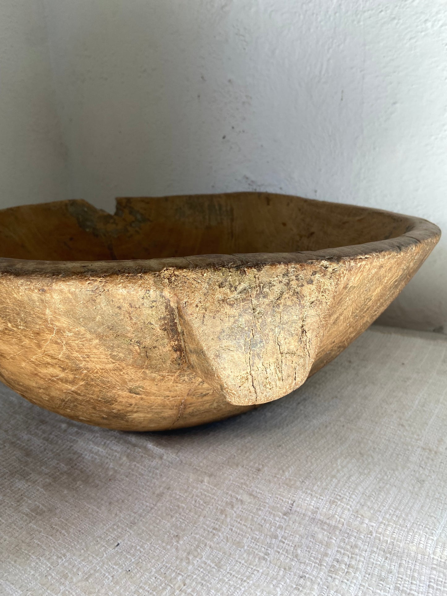 Hand Carved Bowl / Bateo Redonda de Centro
